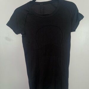 Lululemon swiftly tech short sleeve shirt in black.